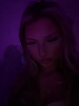 blondeeee online show from March 11, 6:43 pm