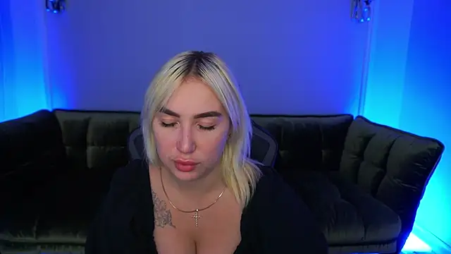 Snapshot of MariellaVi chatting on October 4, 2:32 pm MariellaVi online show from October 4, 2:32 pm