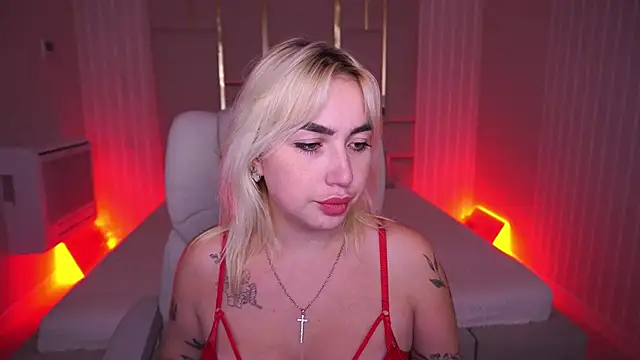 Snapshot of MariellaVi chatting on October 13, 8:00 pm MariellaVi online show from October 13, 8:00 pm