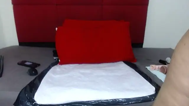 CurvyQueenx2 online show from March 14, 2:45 am