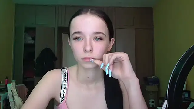 Emilia Light online show from April 19, 8:14 am