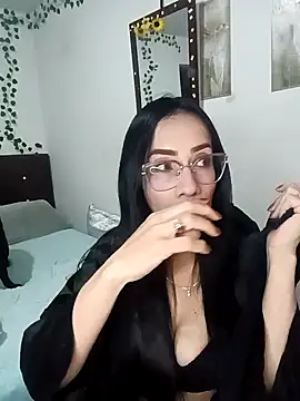 YaraDuartee online show from January 15, 1:00 am