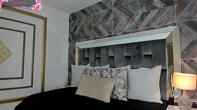 NaylaGrey online show from March 7, 11:39 am