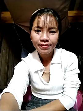 Snapshot of lmc-zz chatting on October 17, 1:36 pm lmc-zz online show from October 17, 1:36 pm