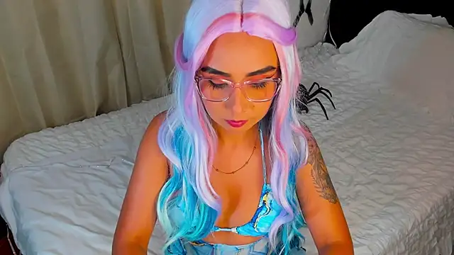 EmilyValk online show from October 17, 1:42 am