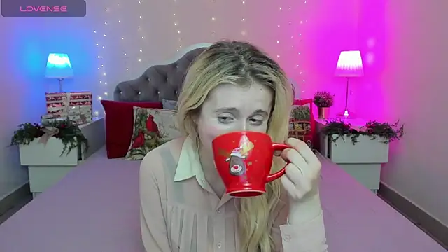 CamillaDreamer online show from December 5, 8:10 pm