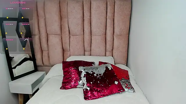 Issa Milf   online show from April 13, 1:45 pm