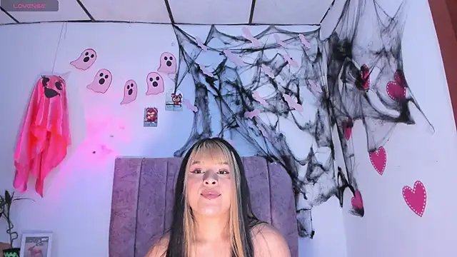 Snapshot of Mila_1wood chatting on October 17, 2:31 pm Mila 1wood online show from October 17, 2:31 pm