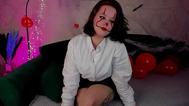 Snapshot of Violet_Ferguson chatting on November 1, 5:39 pm Violet Ferguson online show from November 1, 5:39 pm