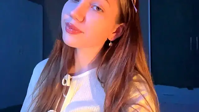 EmiIyKitty online show from October 6, 8:13 pm