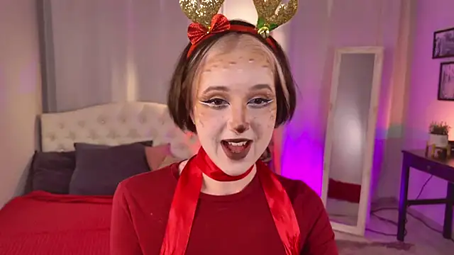 luna son online show from December 15, 9:20 pm