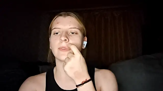 LynteriLain online show from October 18, 9:49 pm