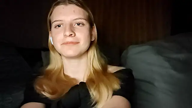 LynteriLain online show from October 15, 9:28 pm