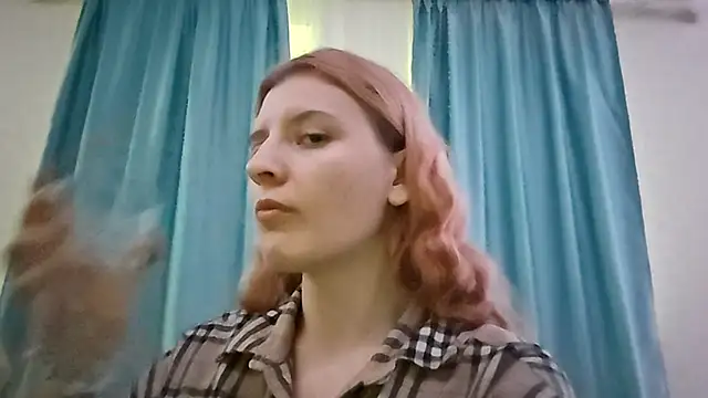 LynteriLain online show from December 4, 5:32 am