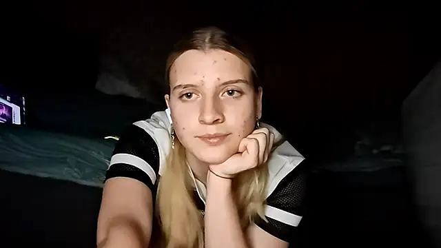 LynteriLain online show from September 30, 8:57 pm