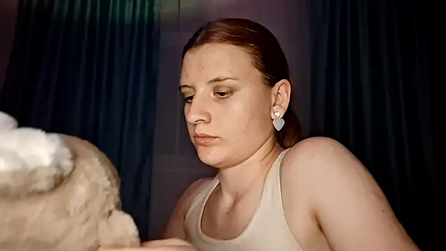 LynteriLain online show from November 3, 7:40 pm