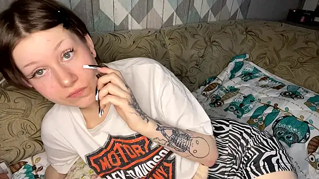 RebelKitsune online show from November 23, 6:38 am