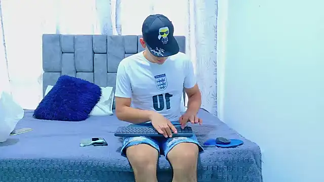 Laura King online show from October 13, 7:27 pm