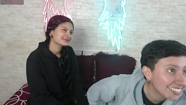 Snapshot of Gaby_and_Mei chatting on October 21, 3:32 am Gaby and Mei online show from October 21, 3:32 am