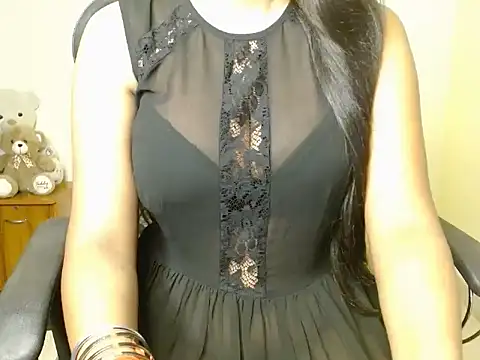 Snapshot of Brown_Girl_19 chatting on October 18, 10:00 pm Brown Girl 19 online show from October 18, 10:00 pm