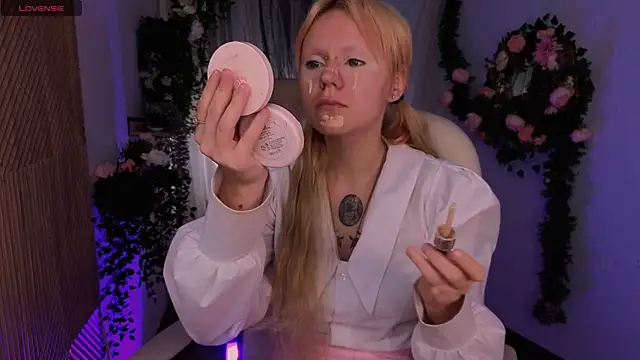 kitten murray  online show from November 15, 1:01 pm