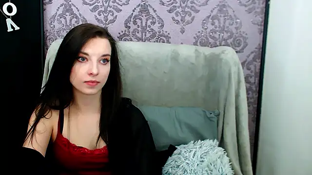 DominantLuna online show from April 29, 5:30 pm