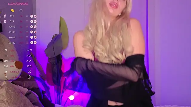 Snapshot of SweetCherryBlonde chatting on October 10, 8:52 am SweetCherryBlonde online show from October 10, 8:52 am