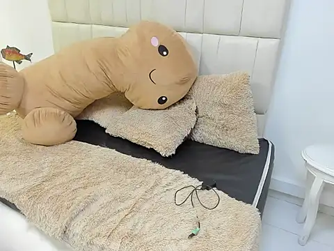 lola cook online show from November 18, 7:48 pm