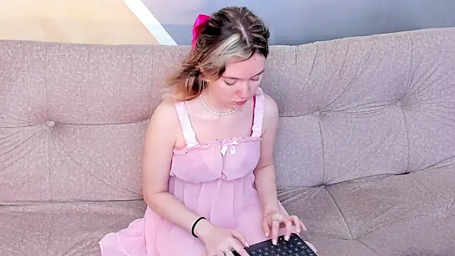 Lucia Copper online show from October 12, 1:02 pm