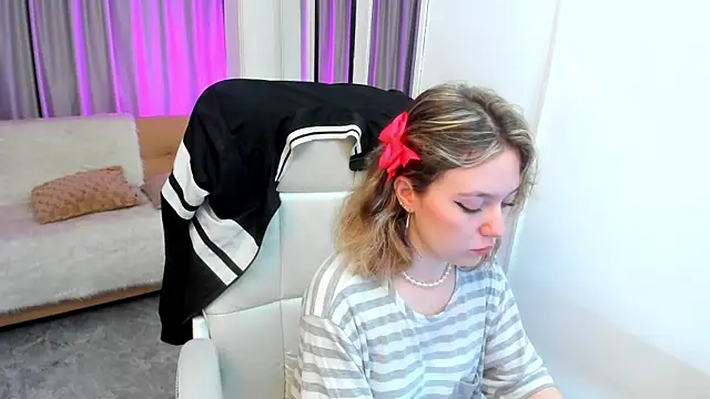 Lucia Copper online show from October 27, 1:17 pm