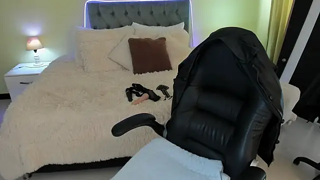 Scarlett  Cooper   online show from February 25, 1:53 pm