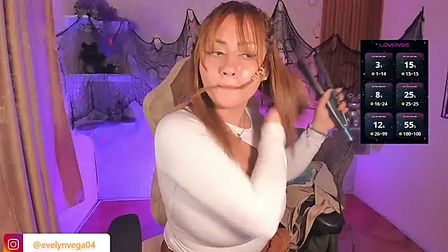 Snapshot of EvelynVega0 chatting on October 20, 4:04 am EvelynVega0 online show from October 20, 4:04 am