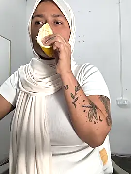 Nadia hasbun online show from December 13, 10:05 pm