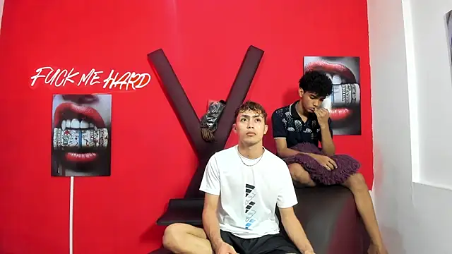 VERY HOT GUYS online show from April 4, 7:34 pm