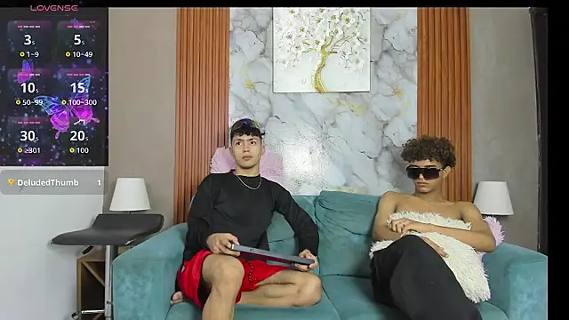 VERY HOT GUYS online show from June 6, 7:25 am