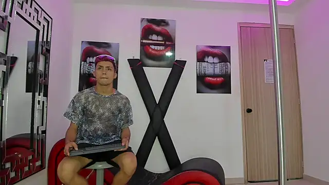 VERY HOT GUYS online show from November 12, 1:36 am