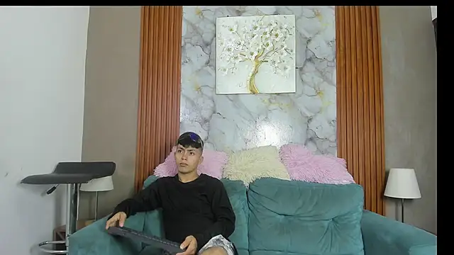 VERY HOT GUYS online show from June 3, 7:20 am