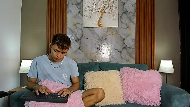 VERY HOT GUYS online show from March 2, 1:18 pm