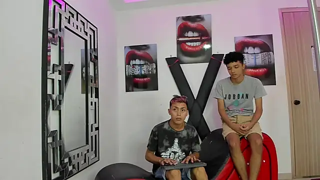 VERY HOT GUYS online show from November 27, 1:14 pm