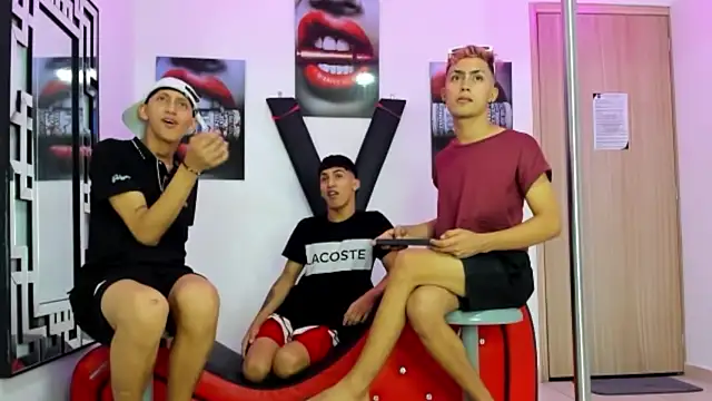 VERY HOT GUYS online show from October 24, 1:23 am