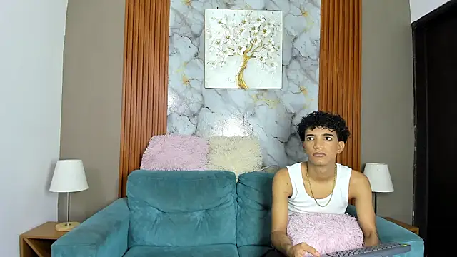 VERY HOT GUYS online show from April 19, 7:19 am