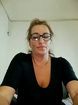 Fifi83Bell online show from October 1, 7:41 pm