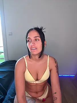 LaPetiteKim online show from April 17, 12:29 pm