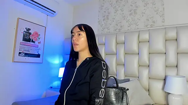 Peyton louise online show from December 2, 11:45 am