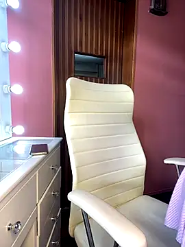 Snapshot of LunaMartinez_Pink chatting on October 5, 12:32 pm LunaMartinez Pink online show from October 5, 12:32 pm