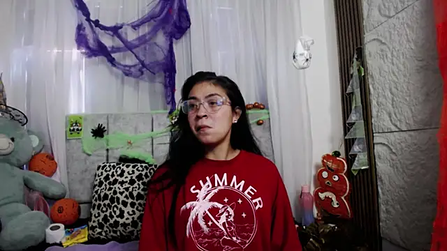 Snapshot of emy_brunette chatting on October 18, 3:37 pm emy brunette online show from October 18, 3:37 pm