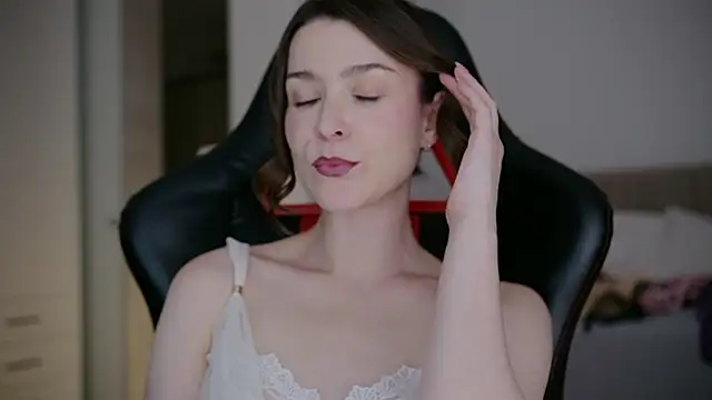 WowHelloAlice online show from March 15, 11:40 pm