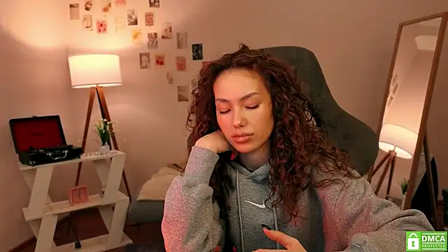 branchwithflowerss online show from October 23, 12:22 pm