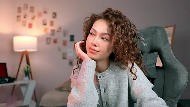 branchwithflowerss online show from October 1, 1:05 pm