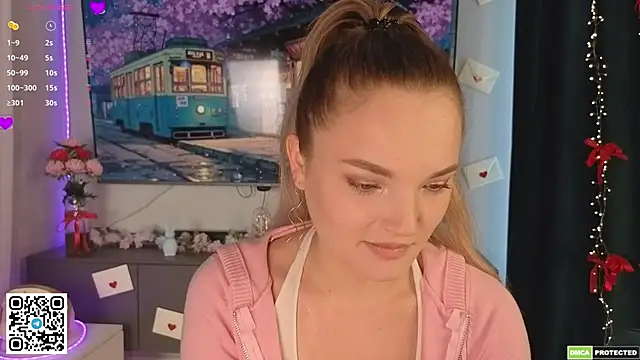 JulieLupo online show from April 11, 7:45 am